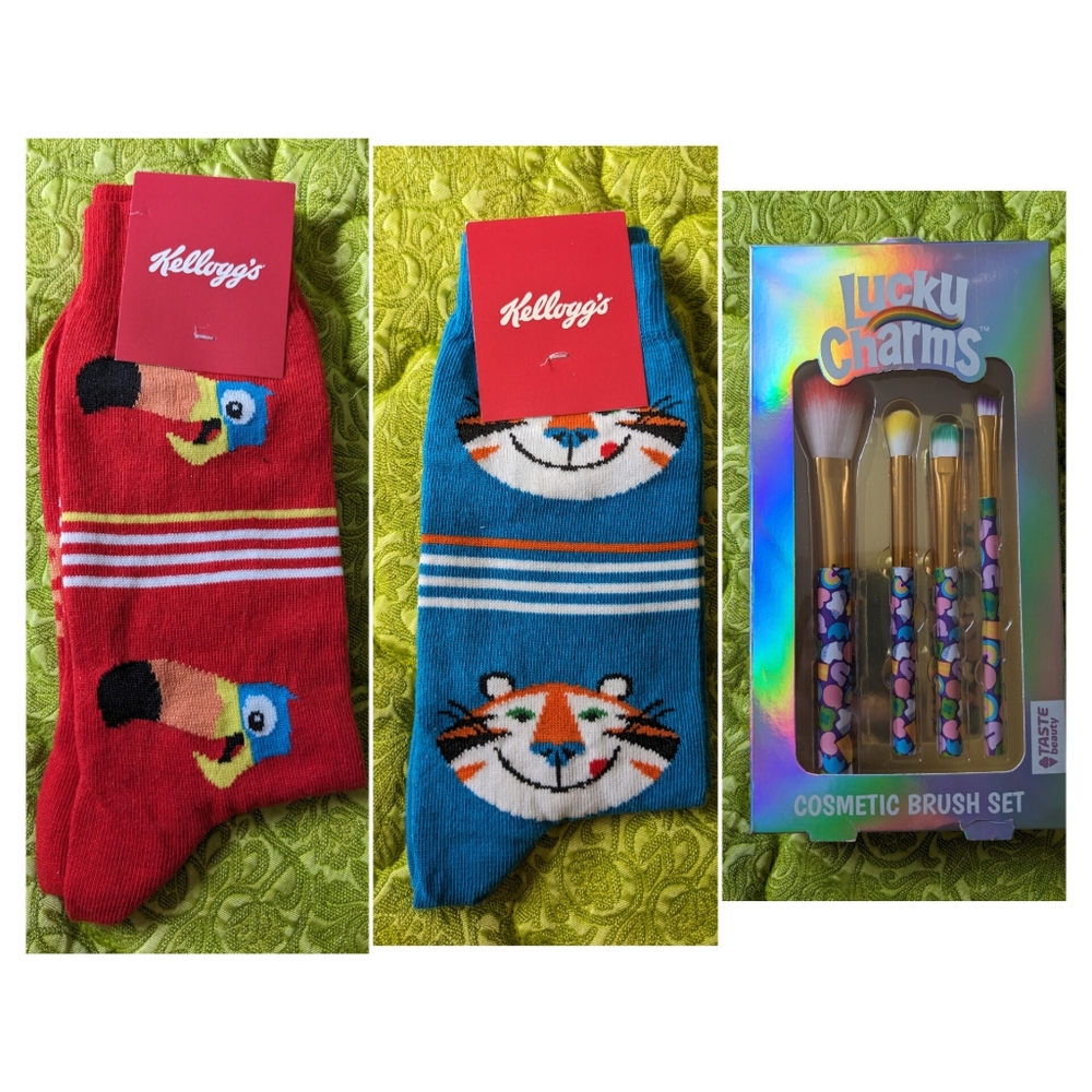 Kellogg's bundle socks and makeup brushes